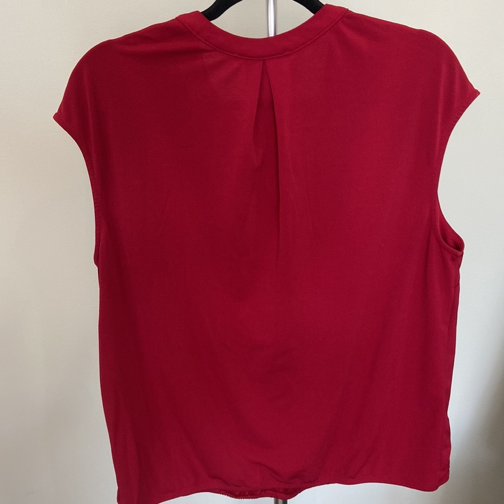 Cleo petites wine colored V neck tank top - Picture 3 of 5